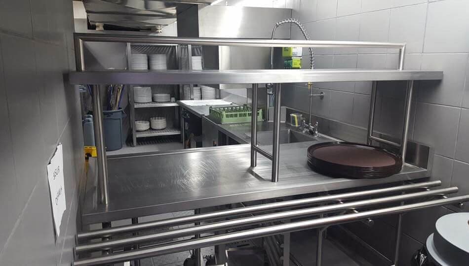 Barra pasa platos fabricada en acero inoxidable